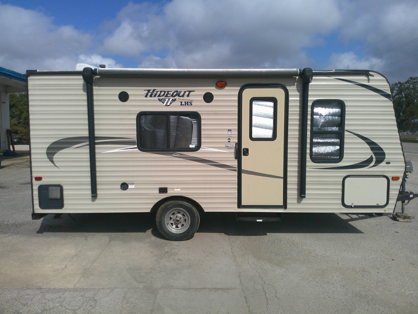 Keystone Hideout 178LHS Camper, USED, CLEAN TITLE, 21 ft., Electric lift, Back-Up Camera, Great Condition!