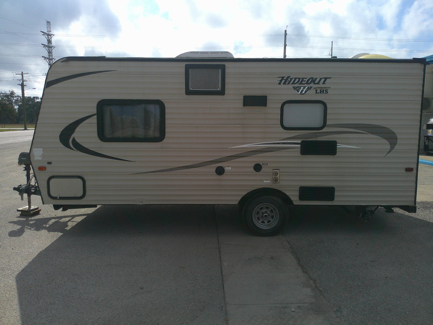 Keystone Hideout 178LHS Camper, USED, CLEAN TITLE, 21 ft., Electric lift, Back-Up Camera, Great Condition!