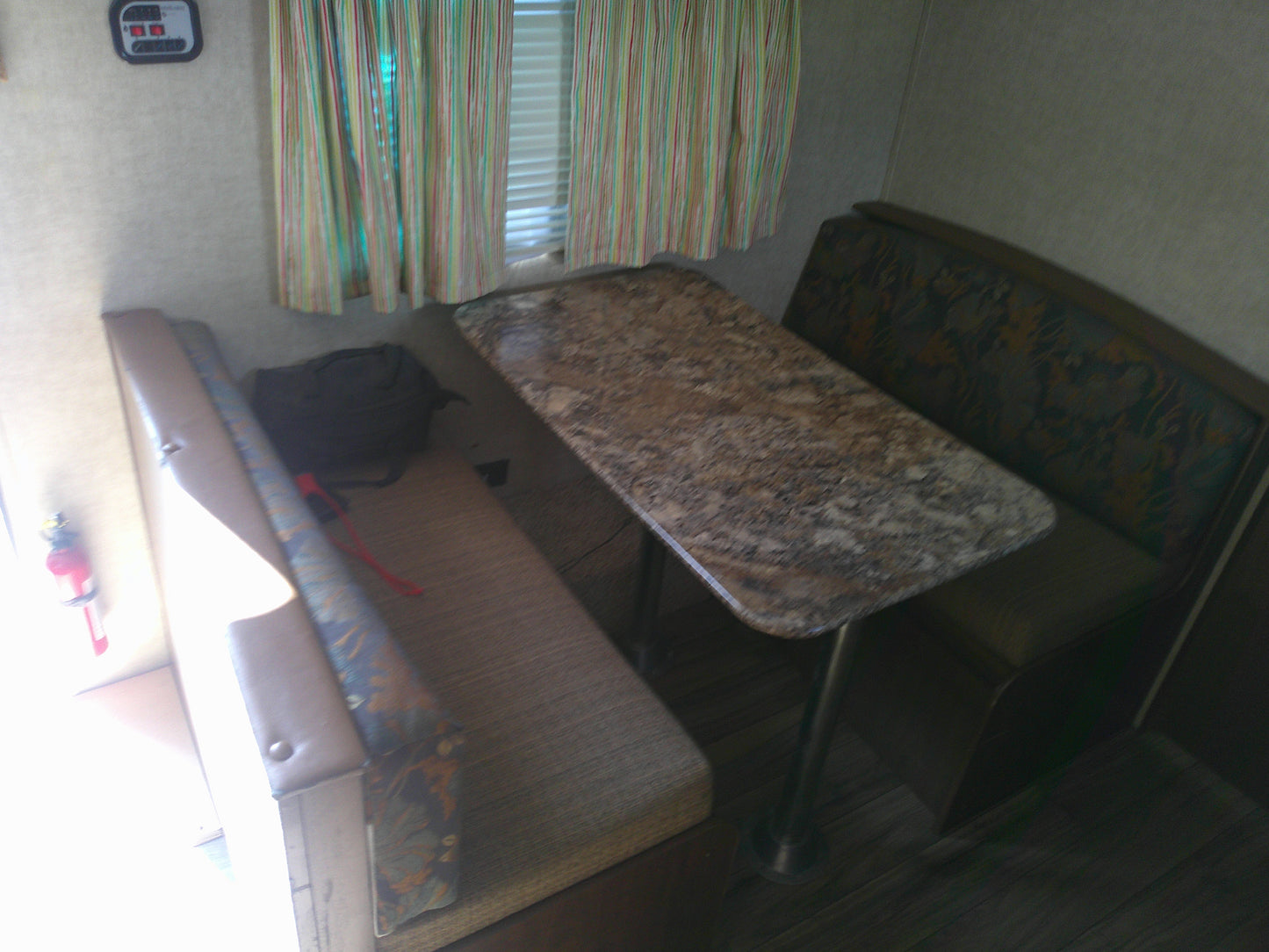 Keystone Hideout 178LHS Camper, USED, CLEAN TITLE, 21 ft., Electric lift, Back-Up Camera, Great Condition!