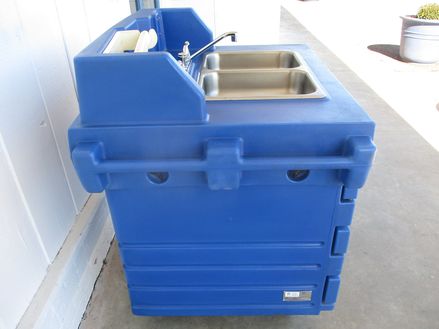 Cambro KSC402 Blue CamKiosk Portable Self-Contained Hand Sink, 120v, PH1, #8330