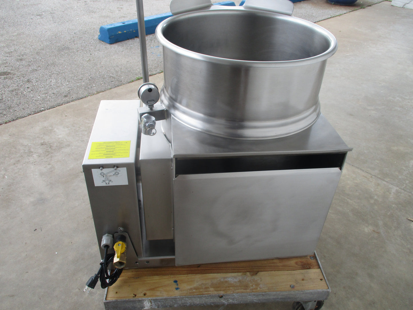 Cleveland KGT12T, 12 gal. Steam Kettle - Manual Tilt, 2/3 Jacket, 53,000 BTUs, Natural Gas, TESTED, #8420