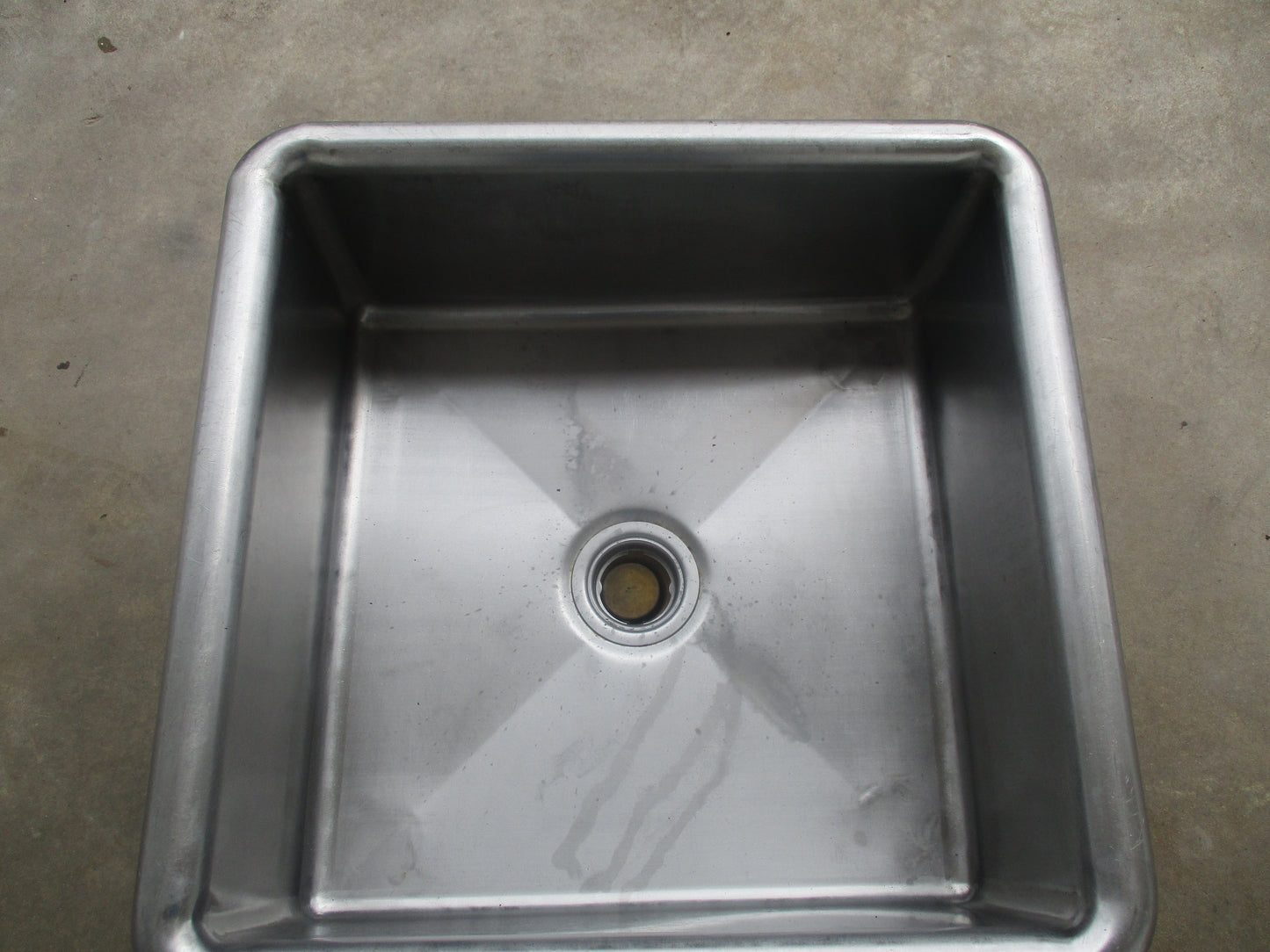 Stainless Steel Soak Sink 24"W x 24"D x 17.5"H, Bowl 20"x 20" x 8", #8619A