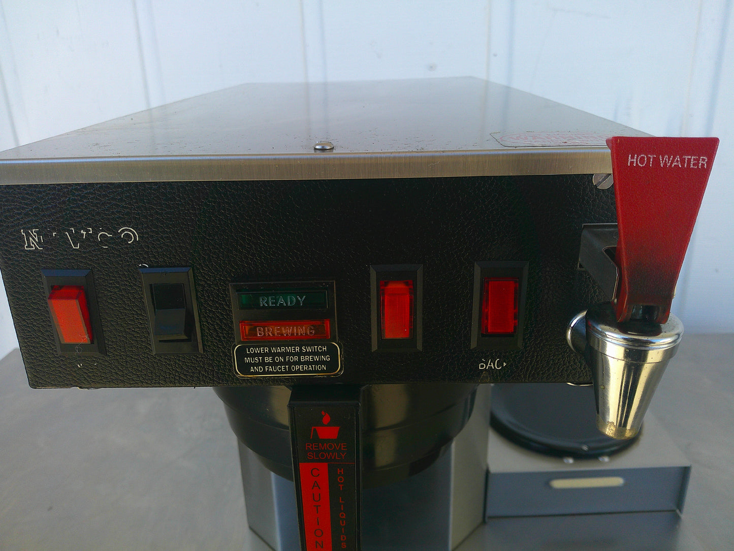 Newco Automatic Coffee Brewer w/ 3 Warmers & Hot Water, TESTED, #8698-D