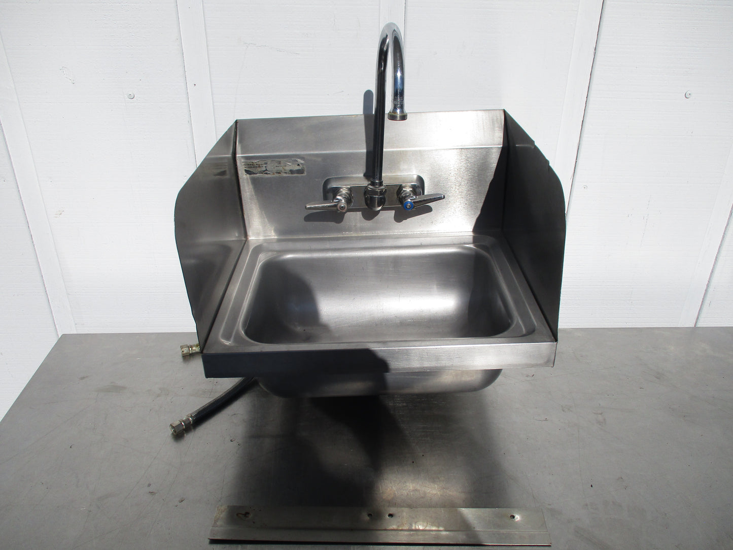 Stainless Steel Wall Mount Hand Sink w/splashguard 17"L x 15"W x 13"H, #8860