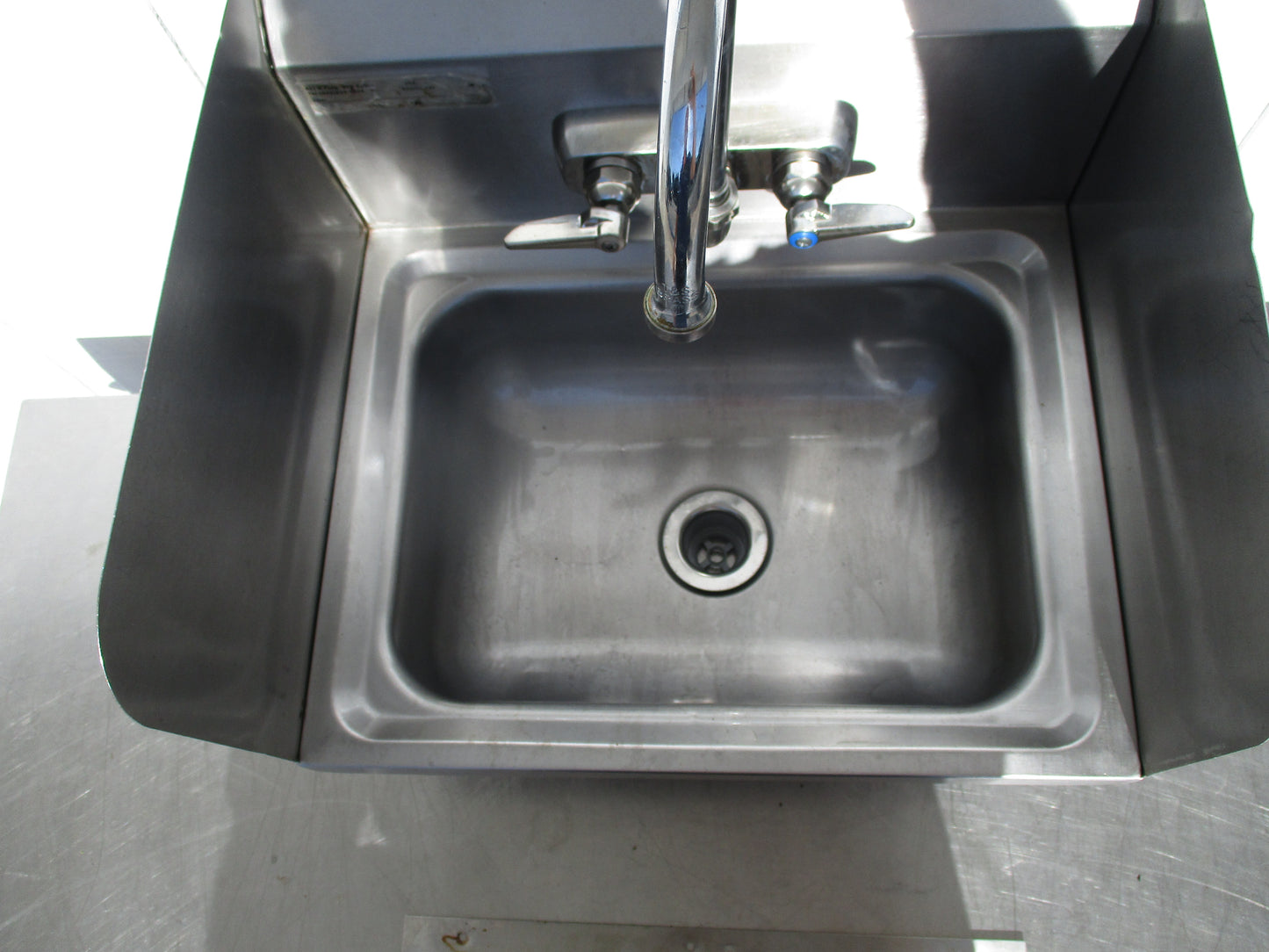 Stainless Steel Wall Mount Hand Sink w/splashguard 17"L x 15"W x 13"H, #8860