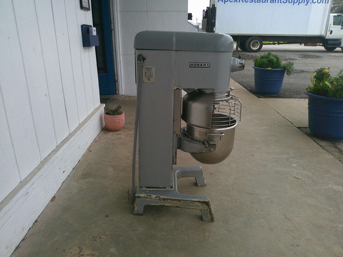 Hobart D330, Commercial HARDWIRED 30qt Mixer with bowl, FOR PARTS ONLY, UNTESTED, #9548