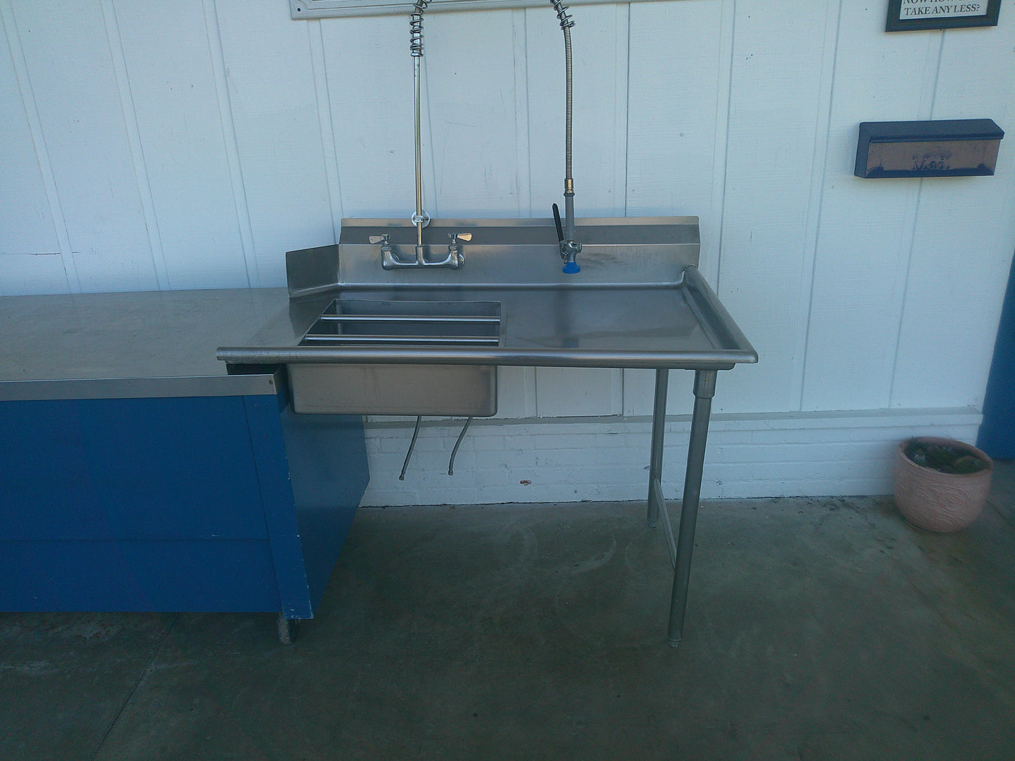 Stainless Steel Right-Side Dirty Dish Table w/ Sink, Sprayer & Dish Slide, #9239